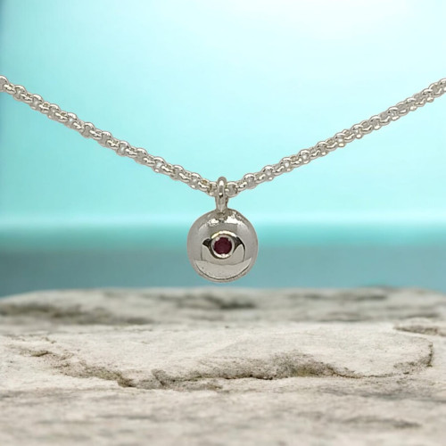 Gargantilla de plata con rubí