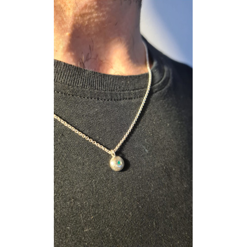 Gargantilla de plata con esmeralda