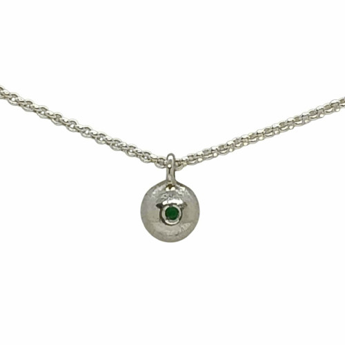Gargantilla de plata con esmeralda