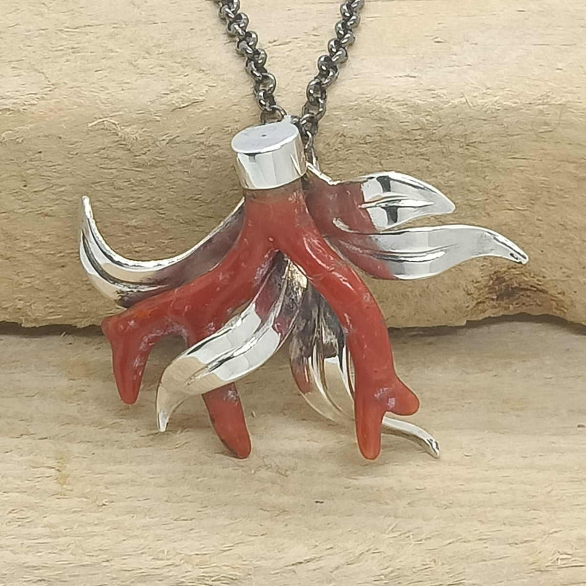Colgante de plata y coral