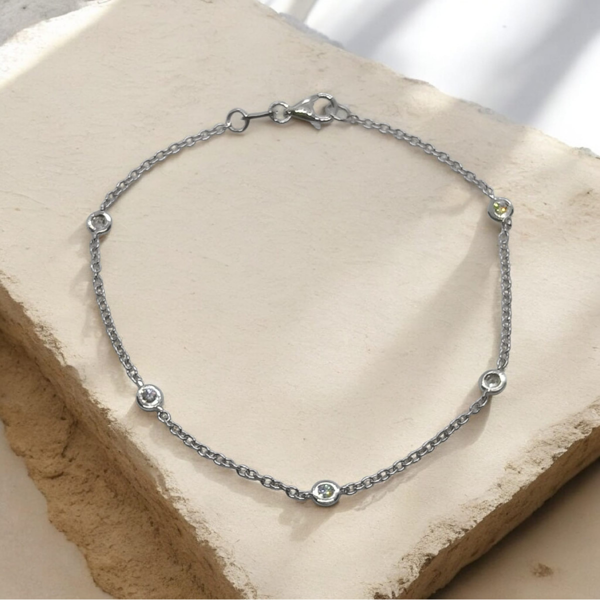 Pulsera de oro blanco con diamantes