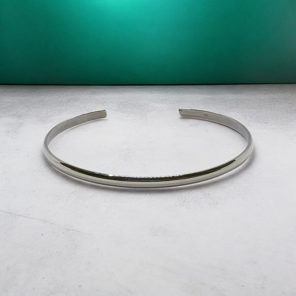 Brazalete rígido de plata
