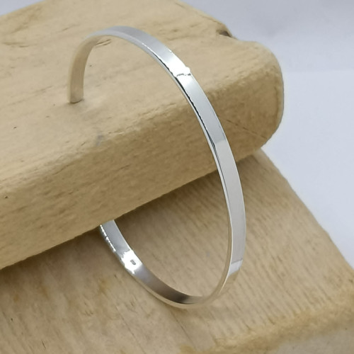 Brazalete rígido de plata