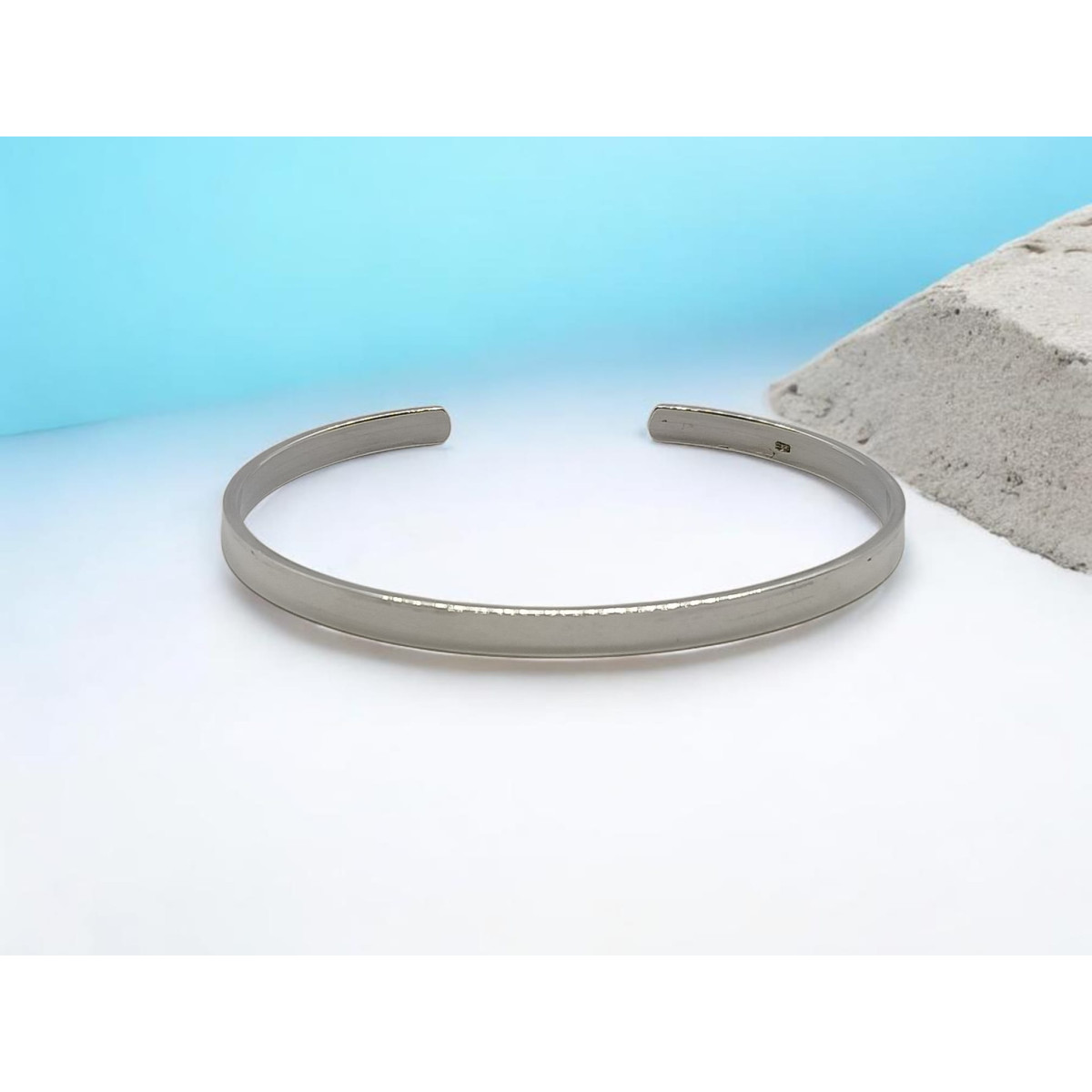 Brazalete rígido de plata