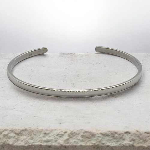 Brazalete rígido de plata