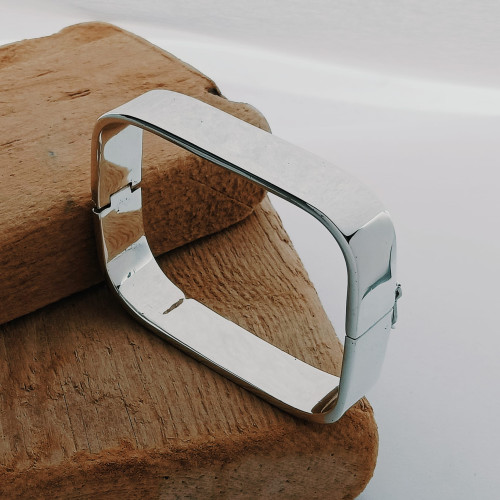 Brazalete rígido de plata
