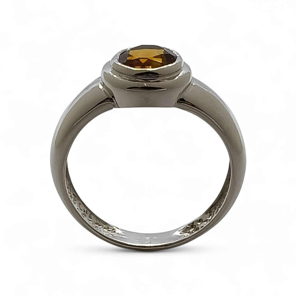 Anillo de oro blanco con citrino naranja