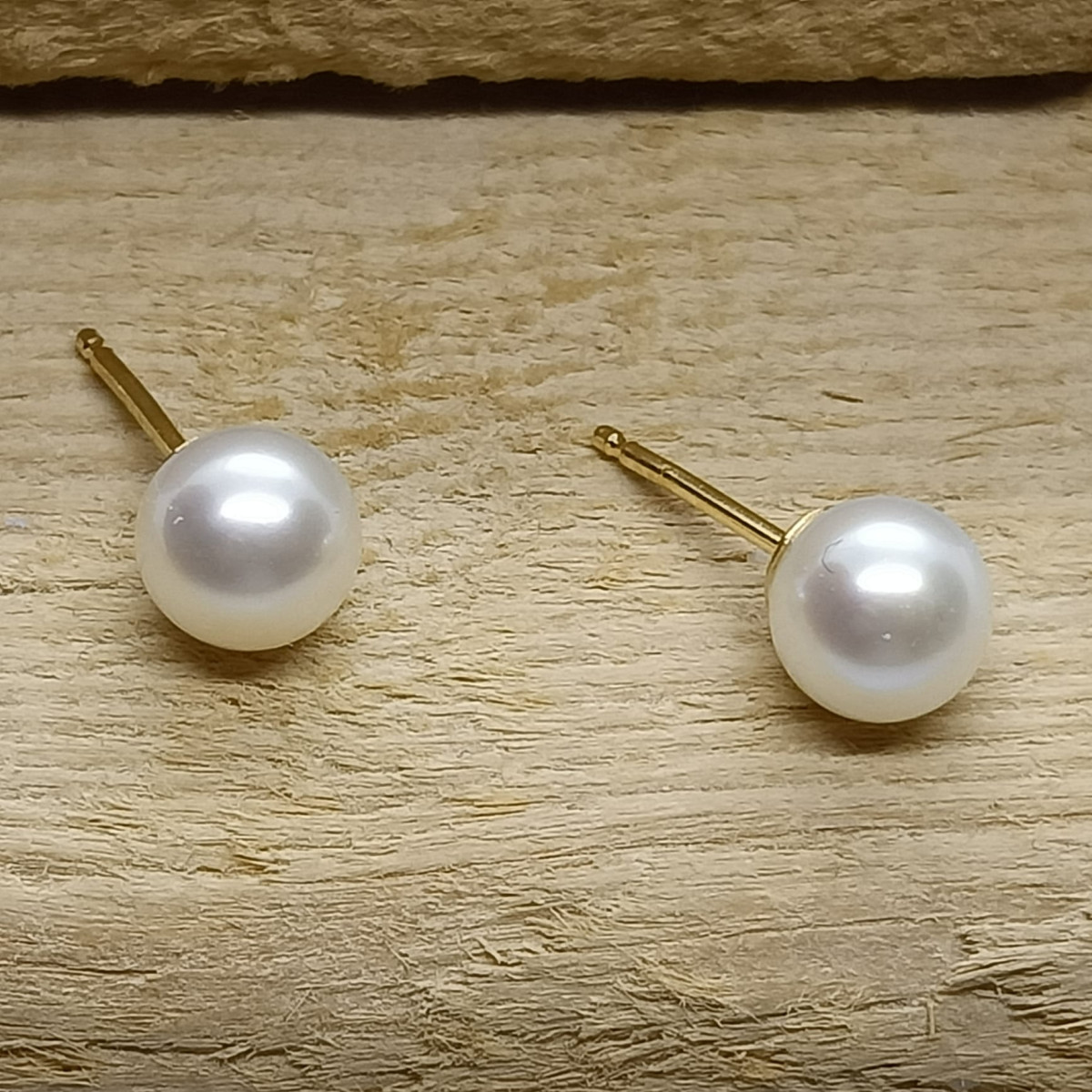 Pendientes de oro con perla natural