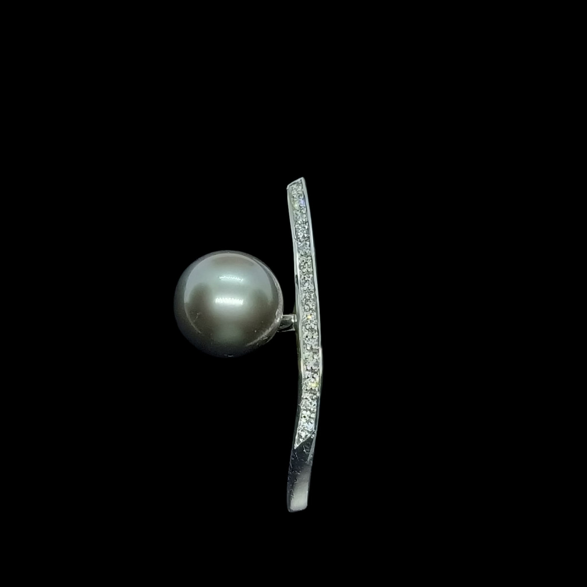 Pendientes de oro blanco con diamantes y perlas de Tahití