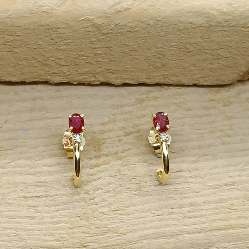 PENDIENTES DE ORO AMARILLO CON RUBÍ y diamantes