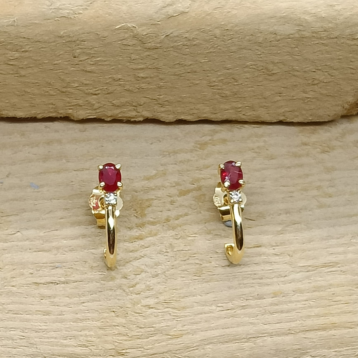 PENDIENTES DE ORO AMARILLO CON RUBÍ y diamantes