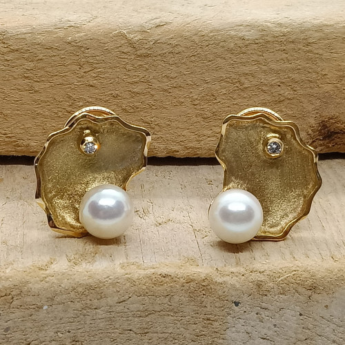 Pendientes de oro amarillo con perlas y diamantes