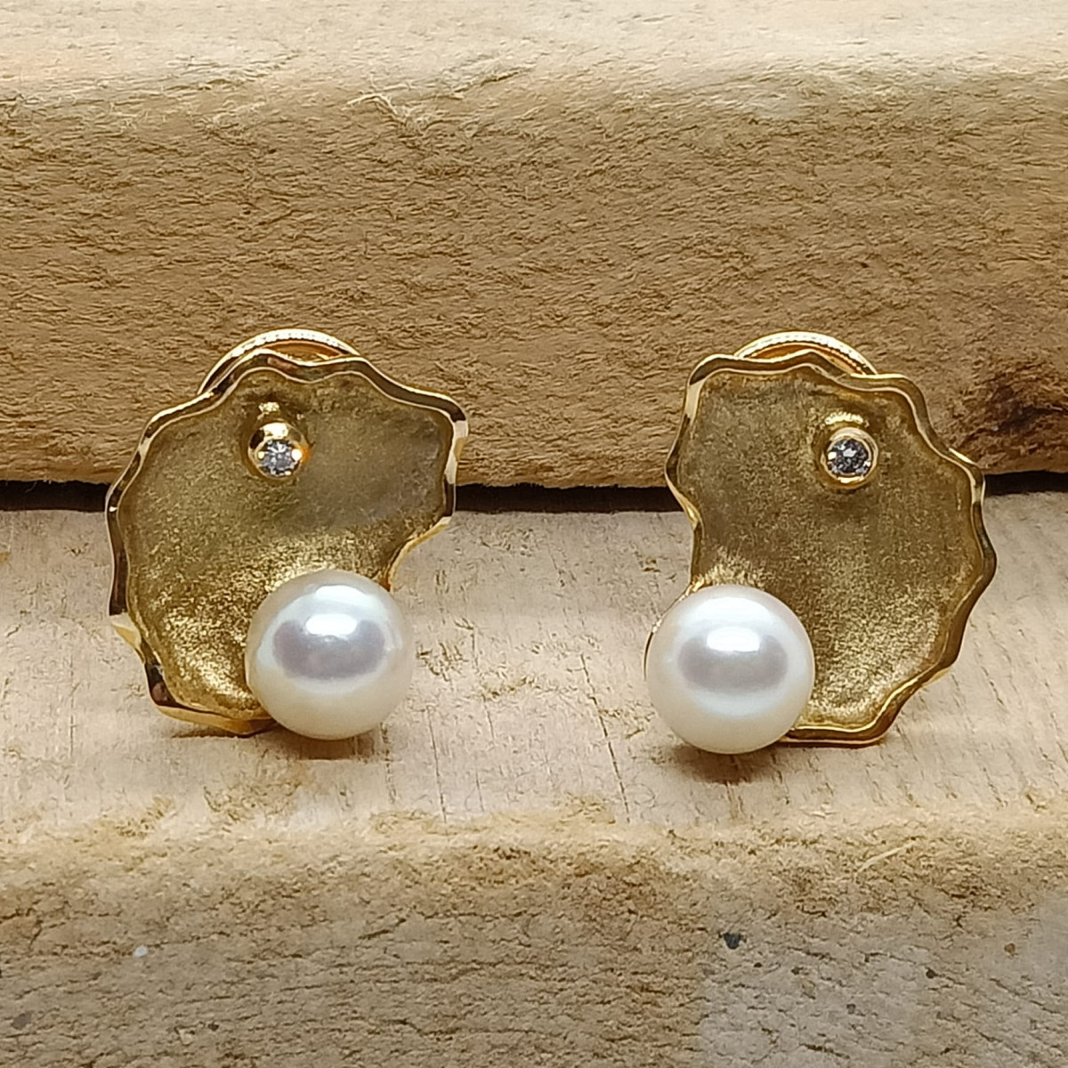 Pendientes de oro amarillo con perlas y diamantes