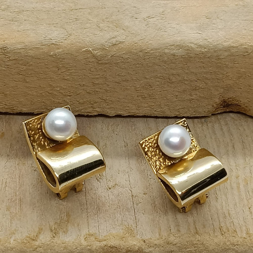 Pendientes de oro amarillo con perlas