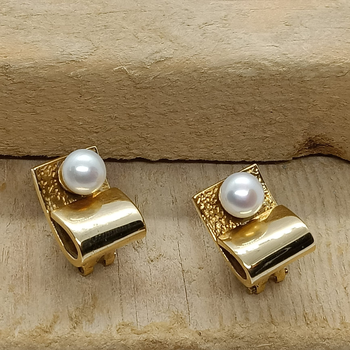 Pendientes de oro amarillo con perlas