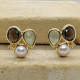 Pendientes de oro amarillo con perlas, cuarzo fume y prehnita Pendientes de oro amarillo con perlas, cuarzo fume y prehnita