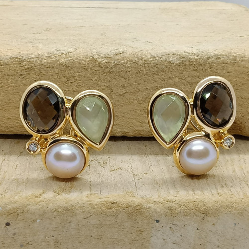 Pendientes de oro amarillo con perlas, cuarzo fume y prehnita