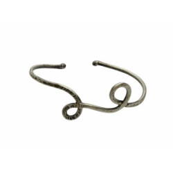 Brazalete rígido de plata