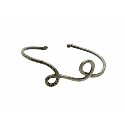 Brazalete rígido de plata