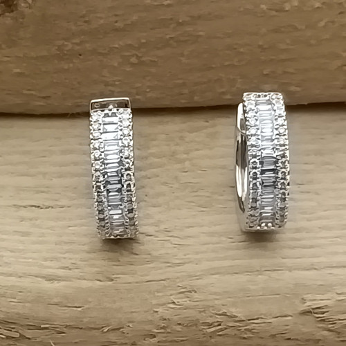 Pendientes de oro blanco y diamantes con forma de aros
