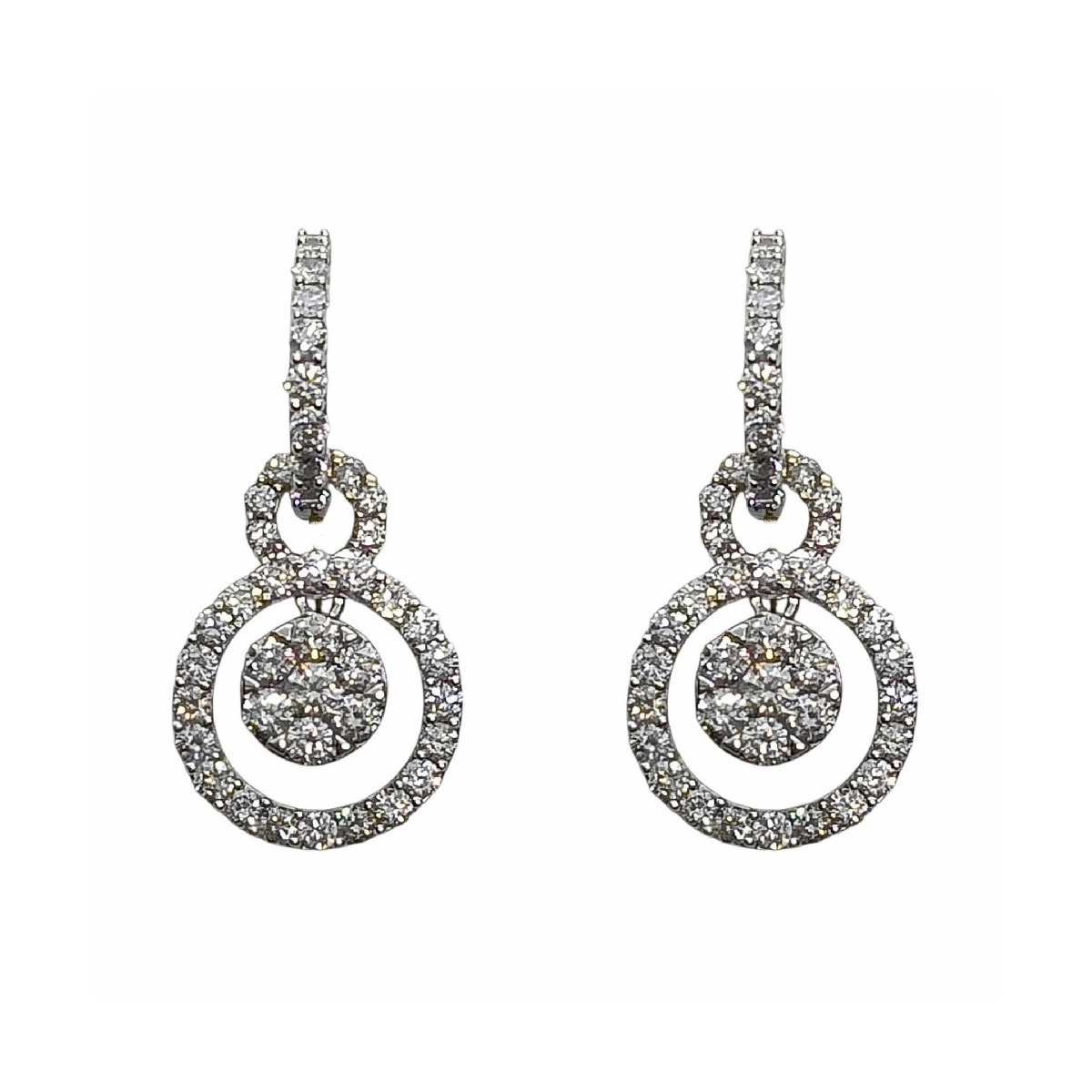 Pendientes de oro blanco y diamantes con forma de aros y de rosetón