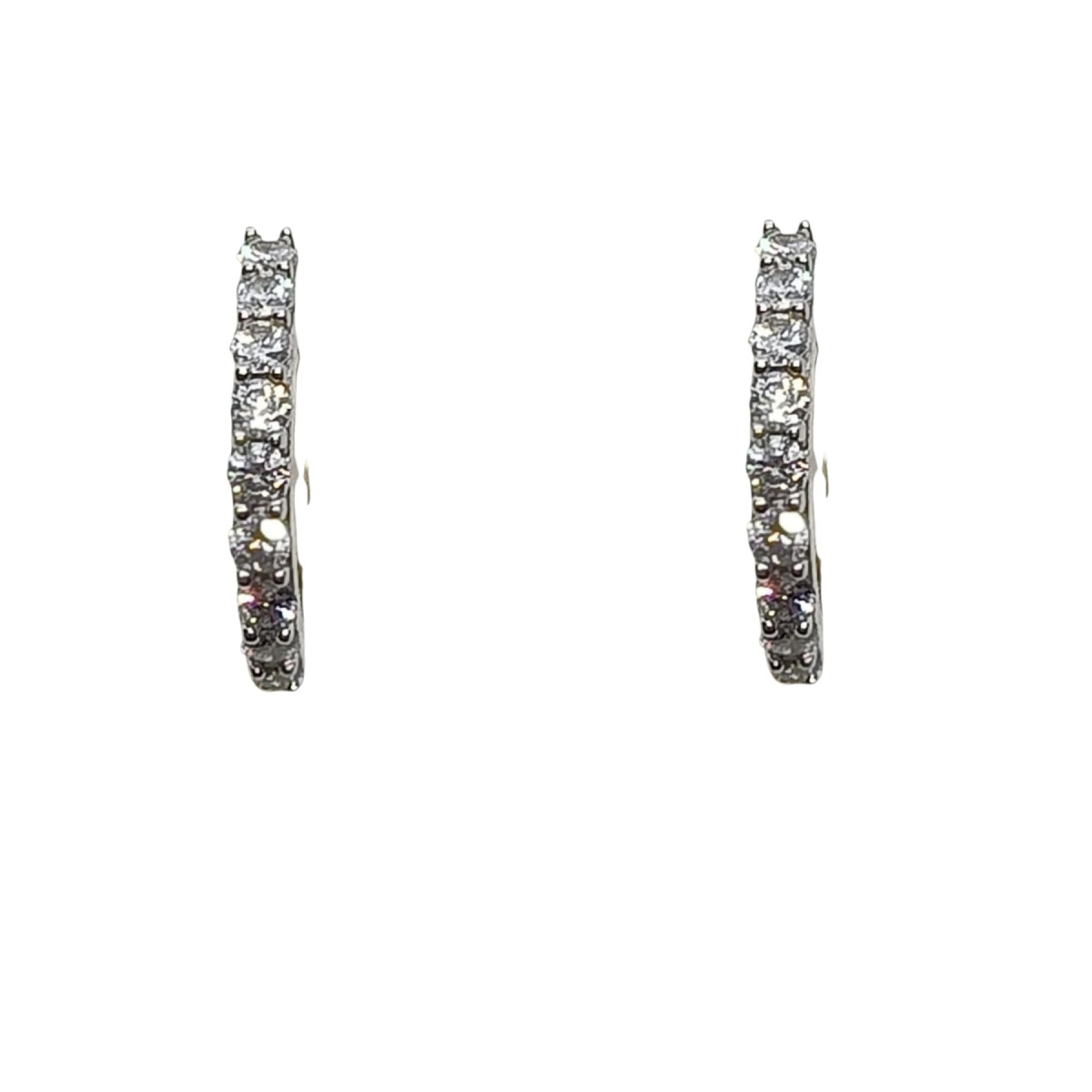 Pendientes de oro blanco y diamantes con forma de aros y de rosetón