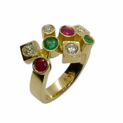 ANILLO DE ORO AMARILLO CON DIAMANTES, RUBÍES Y ESMERALDAS