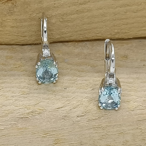 Pendientes de oro blanco con diamantes y aguamarina