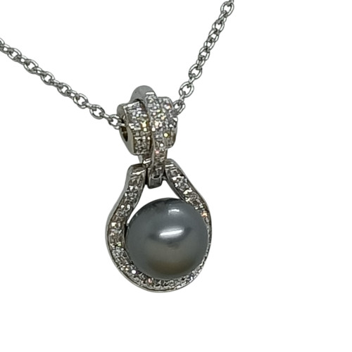 Gargantilla de oro blanco con perla de Tahití y diamantes