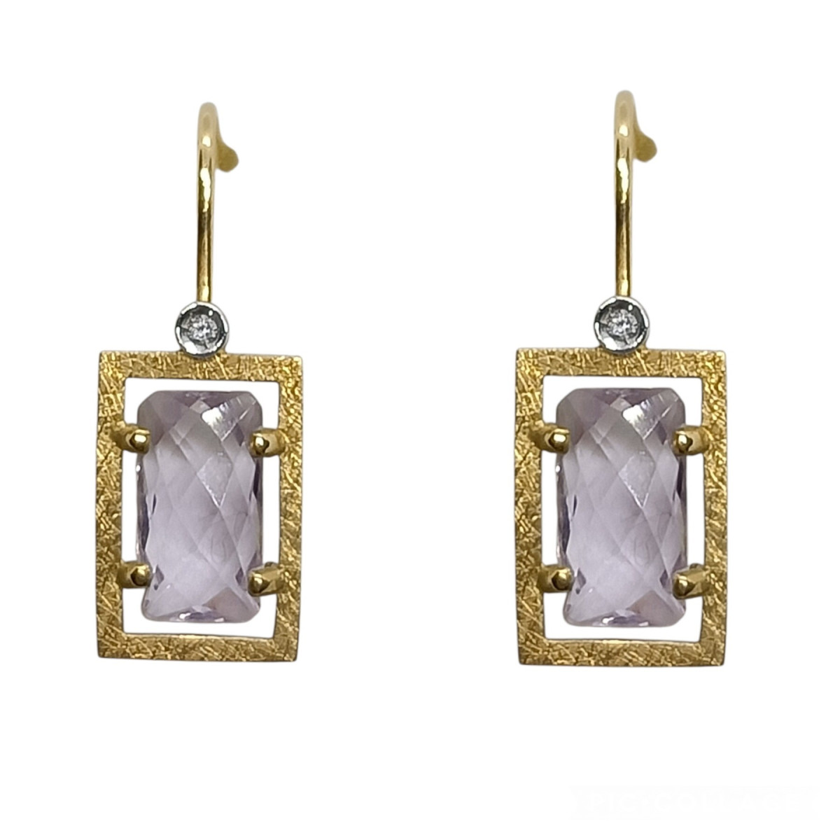 Pendientes largos de oro amarillo con amatista y diamante