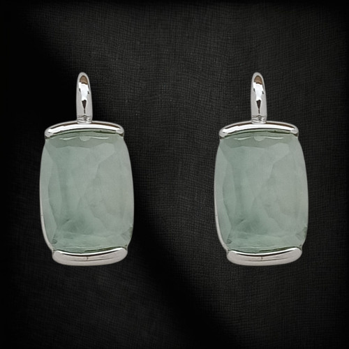 Pendientes de oro blanco y prehnita