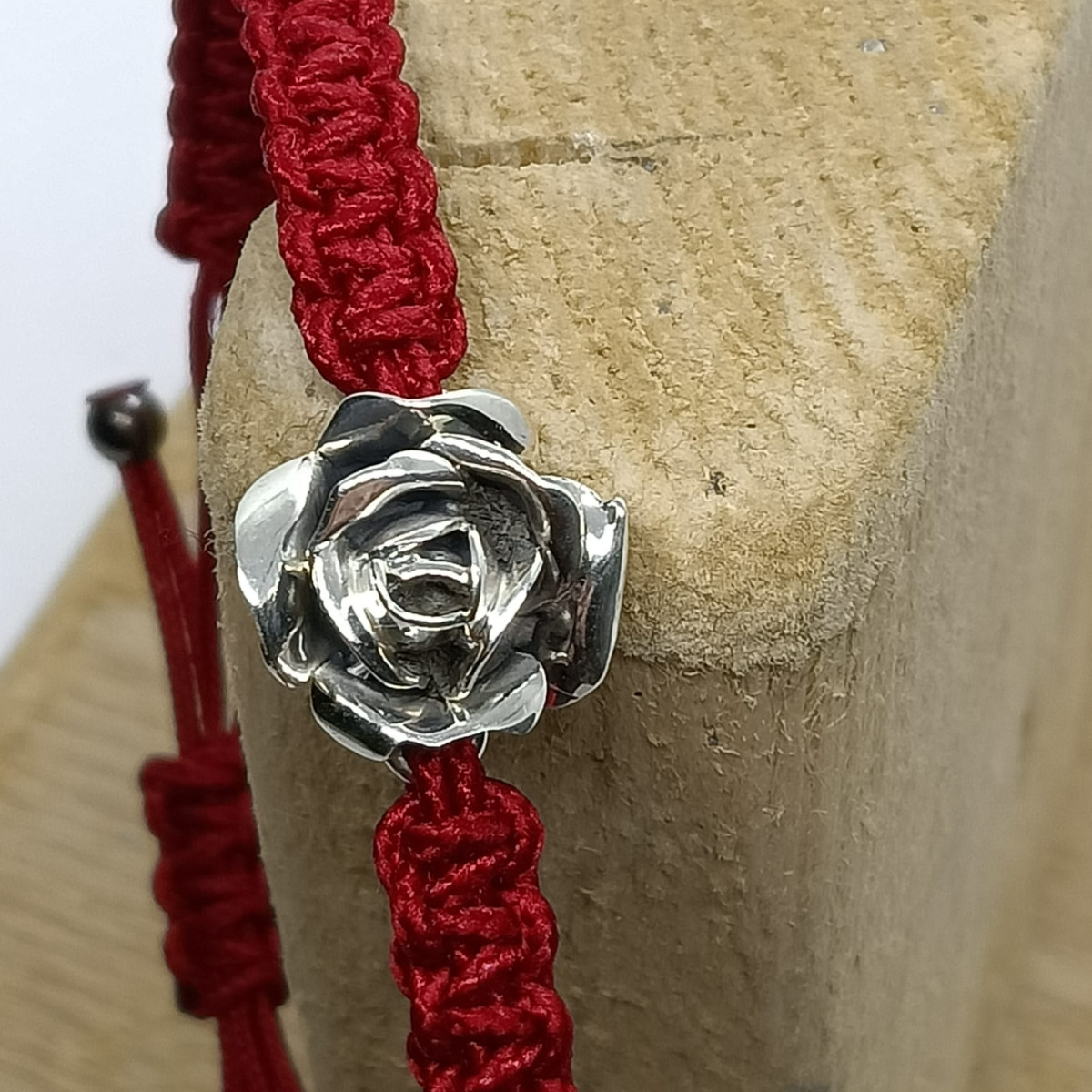 Pulsera de plata con forma de rosa