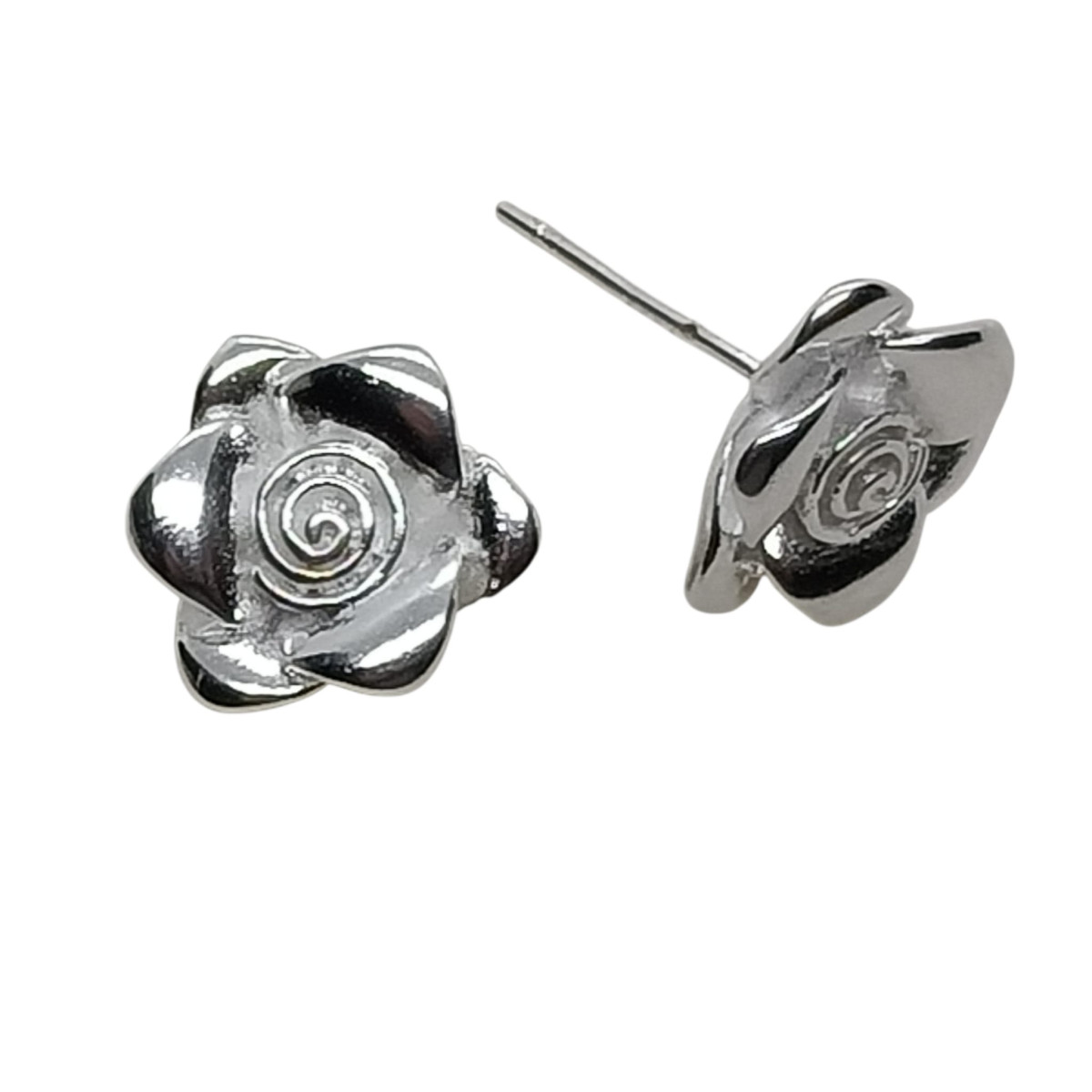 Pendientes de plata con forma de rosa