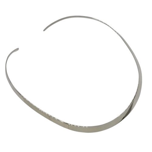 Gargantilla rigida de plata