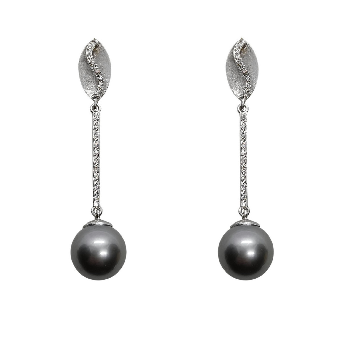 Pendientes largos de oro blanco con perla gris de Tahití y diamantes