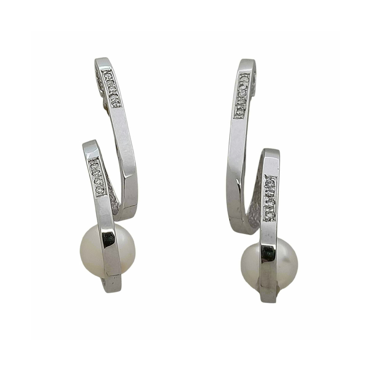 Pendientes largos de oro blanco con perla y diamantes