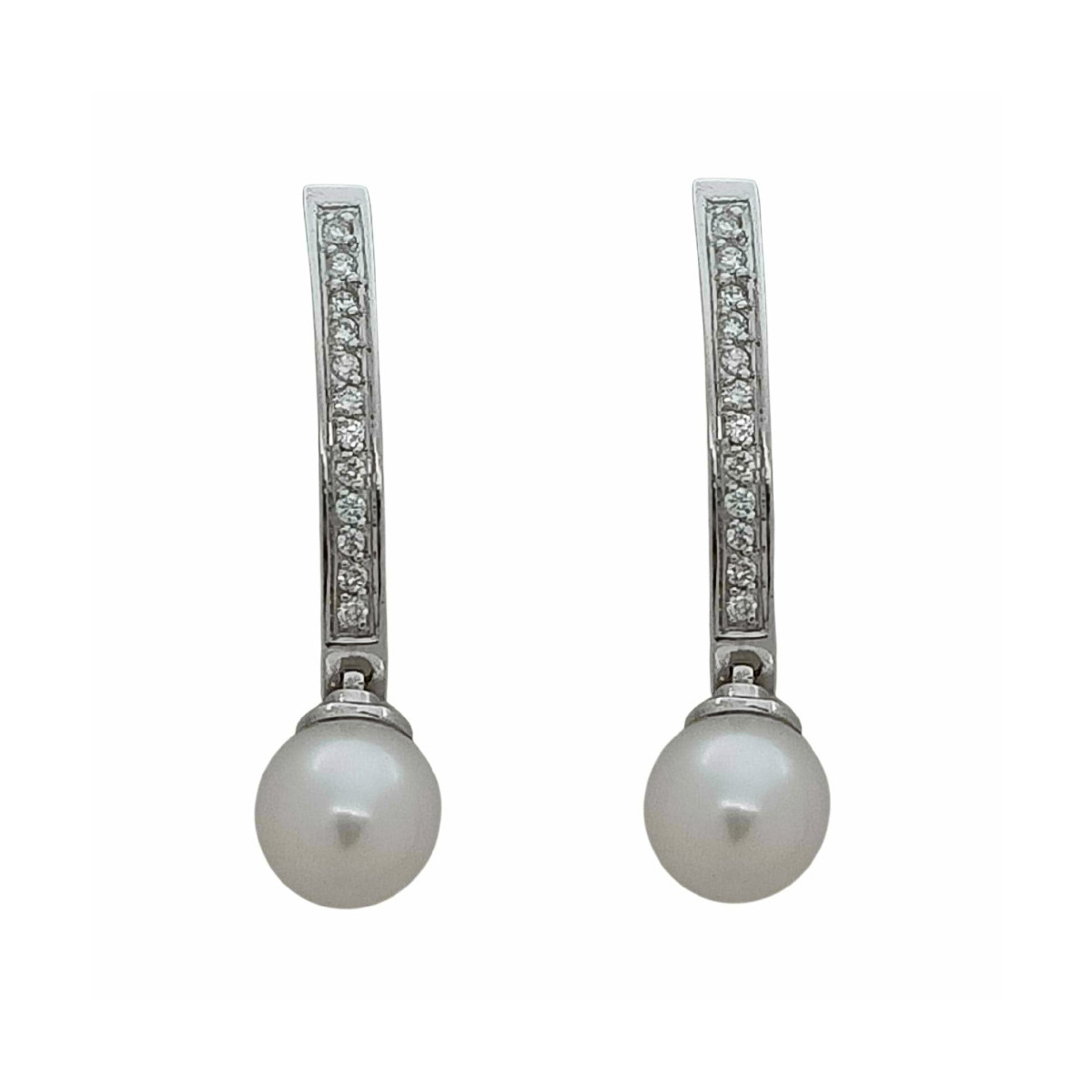 Pendientes largos de oro blanco con perla  y diamantes