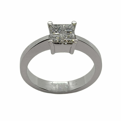Anillo de compromiso de oro blanco con diamantes talla princesa