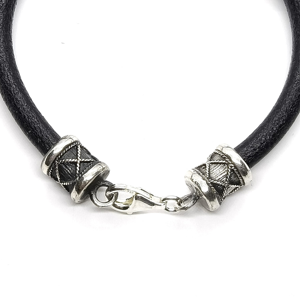 Pulsera de plata y cuero