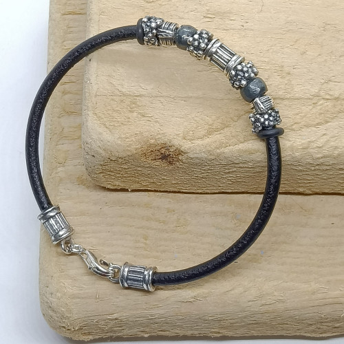 Pulsera de plata y cuero