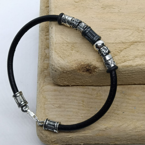 Pulsera de plata y cuero