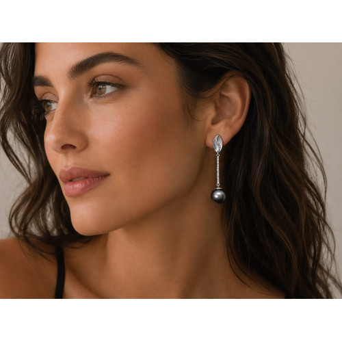 Pendientes largos de oro blanco con perla gris de Tahití y diamantes