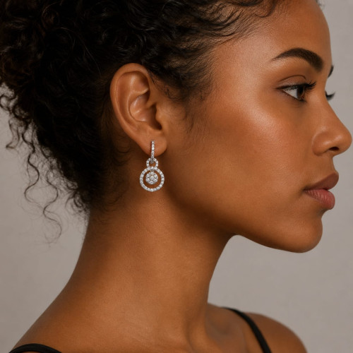 Pendientes de oro blanco y diamantes con forma de aros y de rosetón