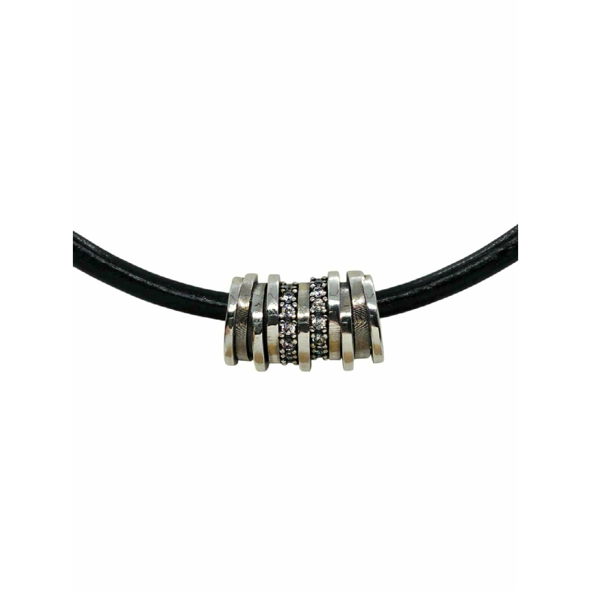 Collar de plata con circonitas y cuero negro