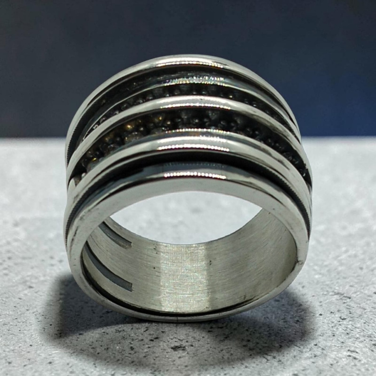 Anillo de plata con circonitas