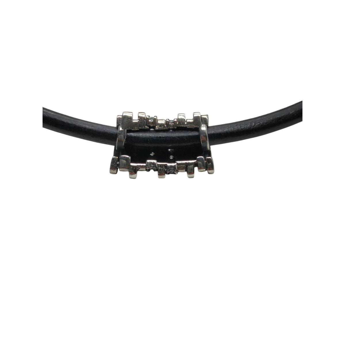 Collar de plata con circonitas y cuero negro
