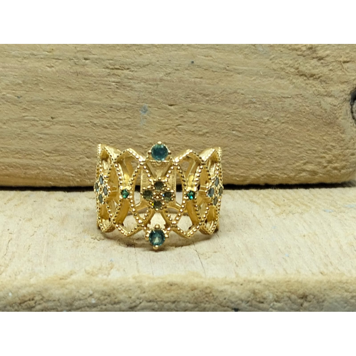 Anillo de plata con baño chapado y circonitas