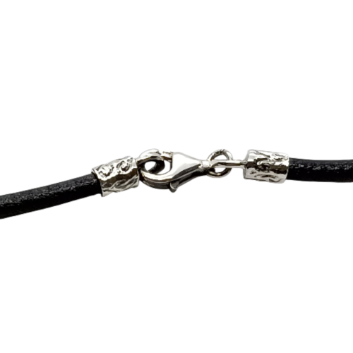 Collar de plata con circonitas y cuero negro