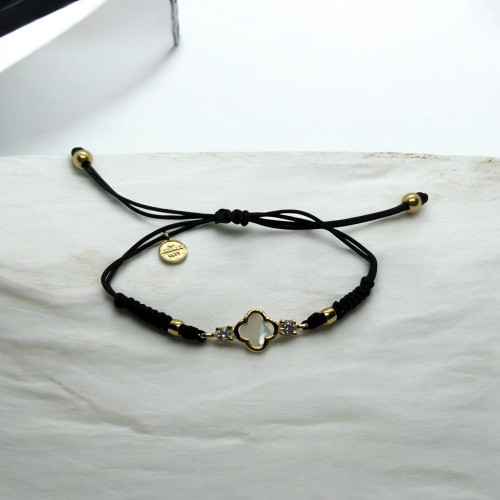 Pulsera de plata con macramé, circonita y nácar
