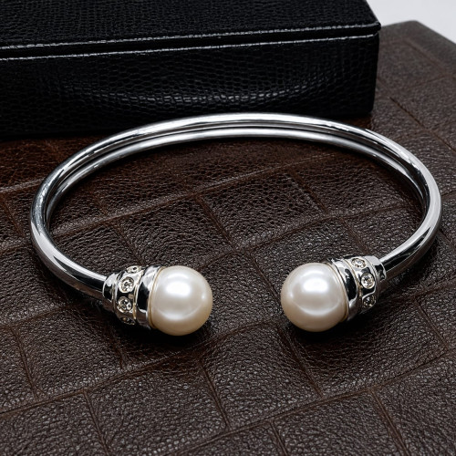 BRAZALETE RÍGIDO DE ORO BLANCO CON DIAMANTES Y PERLAS